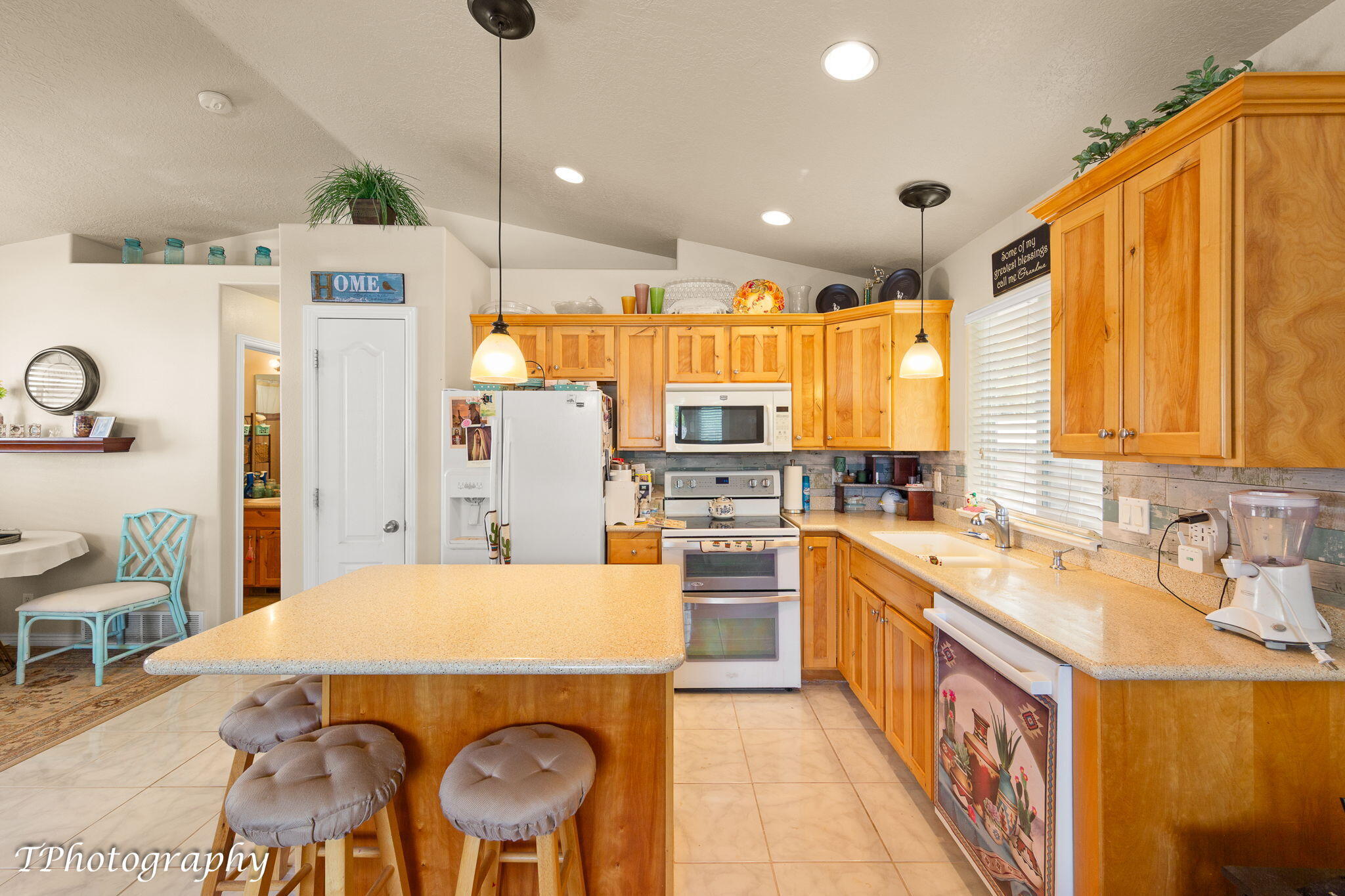 107 Overlook Lane Hurricane, UT 84737 - Photo 6 of 19 Kitchen View 2