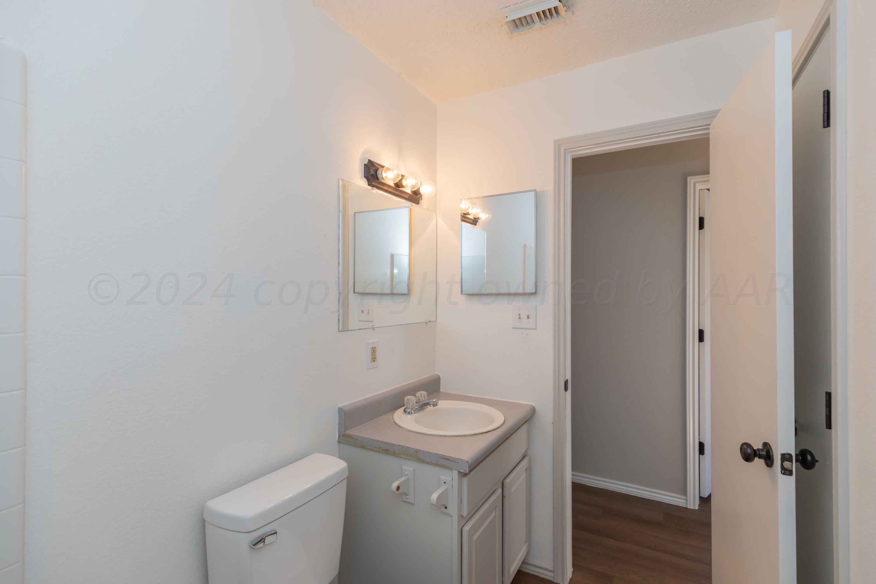111 Rimrock Trail Amarillo, TX 79108 - Photo 27 of 39 BATHROOM 2 VIEW 2