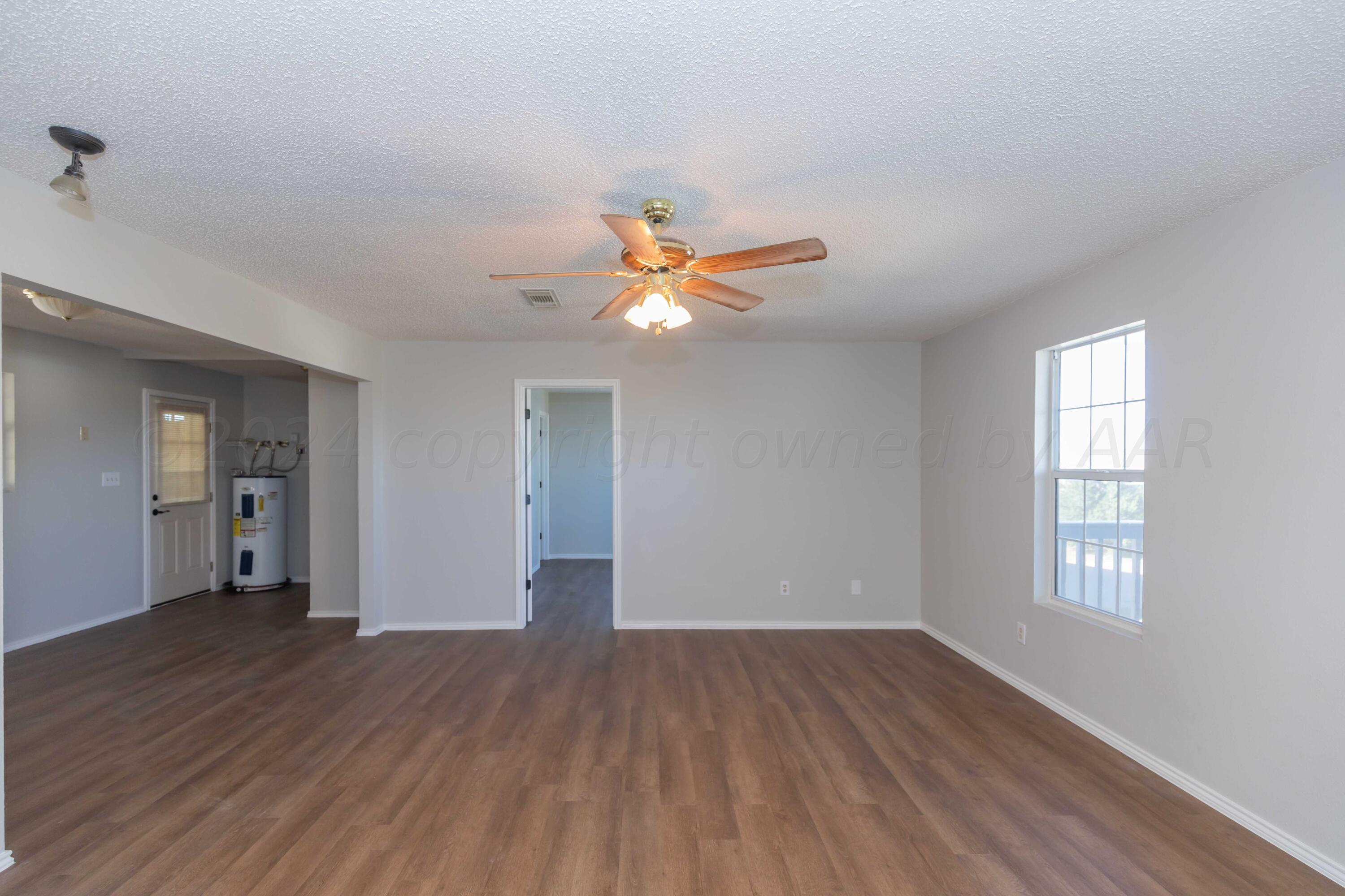 111 Rimrock Trail Amarillo, TX 79108 - Photo 8 of 39 LIVING ROOM VIEW 4