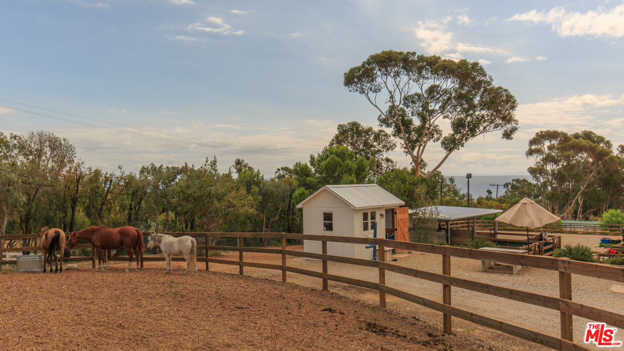 27357 Pacific Coast Highway Malibu, CA 90265 - Photo 2 of 7