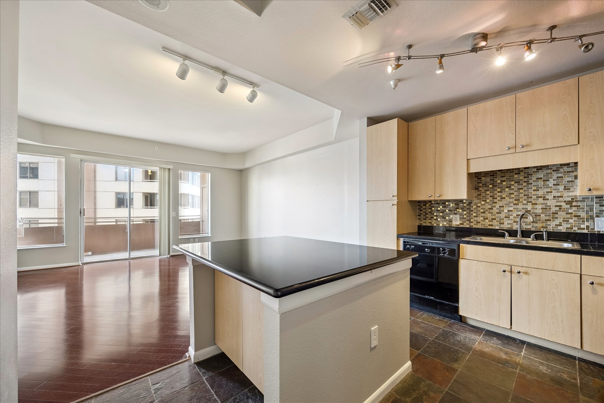 3505 Sage Road, Unit 508 Houston, TX 77056 - Photo 6 of 23 TILE FLOORS AND BACKSPLASH IN THE KITCHEN