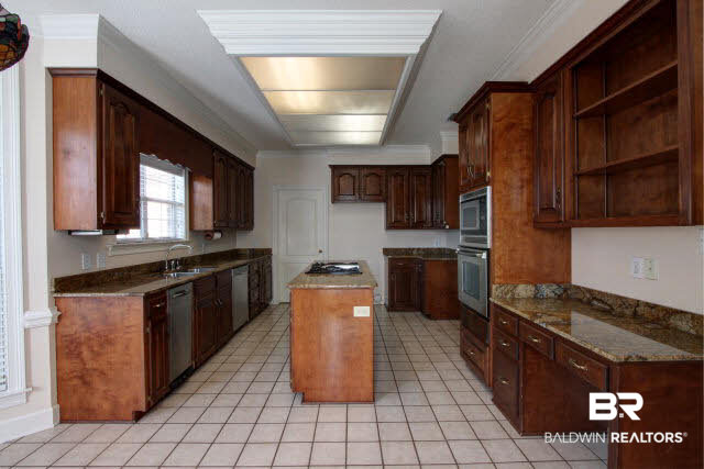 506 Barbara Court Daphne, AL 36526 - Photo 16 of 33 kitchen