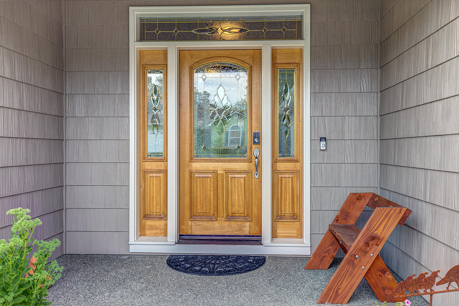 509 Ridgeway Avenue Central Point, OR 97502 - Photo 4 of 32 Front Door Outside
