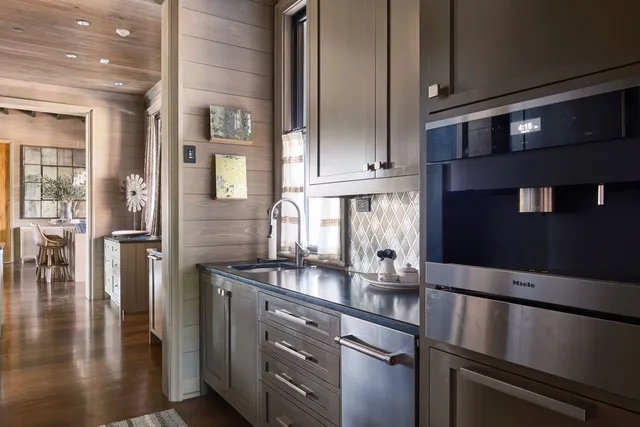 a view of a outdoor space