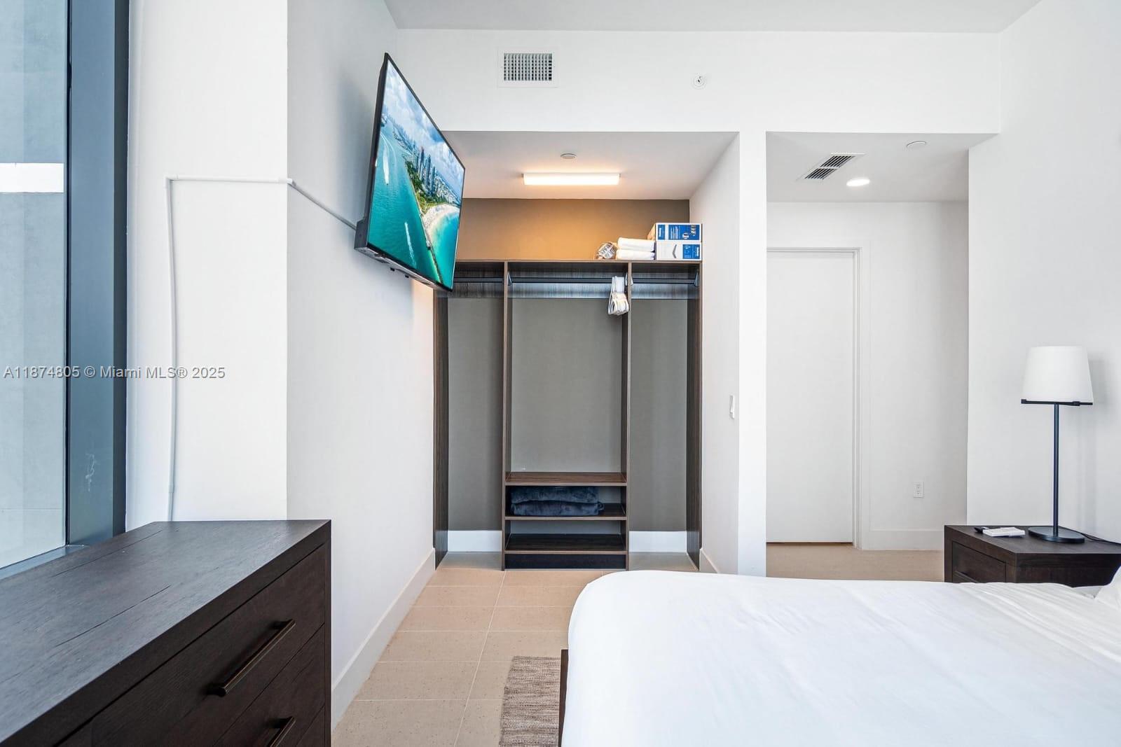 159 Northeast 6th Street, Unit 5101 Miami, FL 33132 - Photo 32 of 58