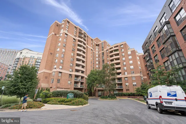 a car parked in front of a building