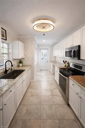$2,500 | 4121 8th Avenue Southeast, Naples, FL 34117