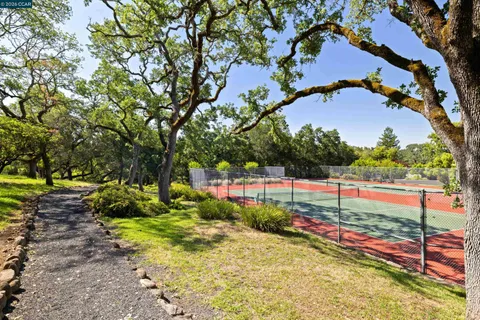 $1,275,000 | 850 Acorn Way, Napa, CA 94558