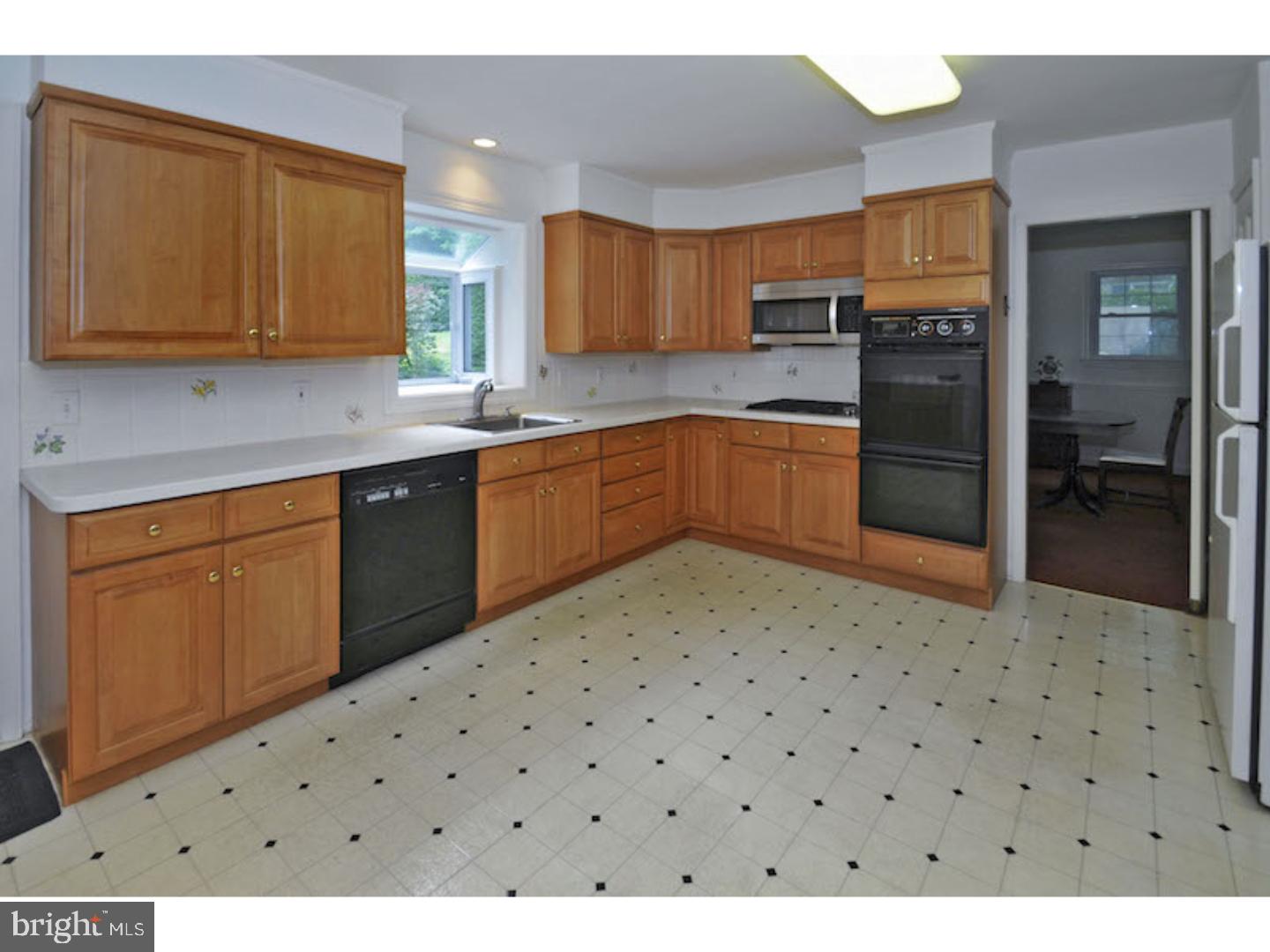 1218 Cox Road Rydal, PA 19046 - Photo 7 of 22