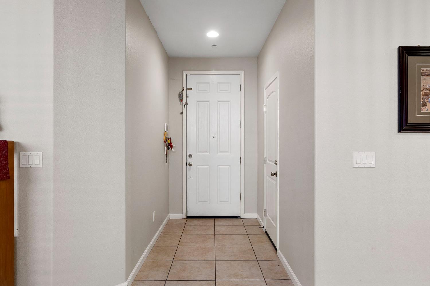 7525 Eldred Way Sacramento, CA 95829 - Photo 8 of 32 a view of a hallway