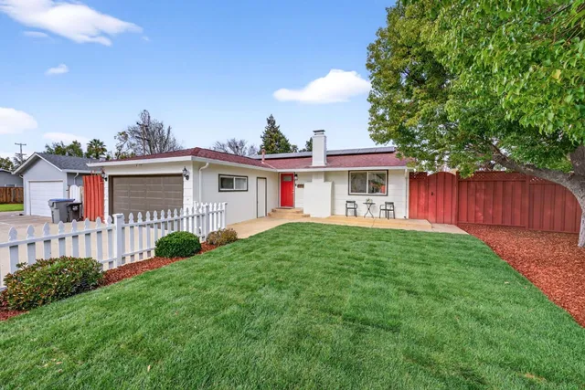 a view of an house that has garden