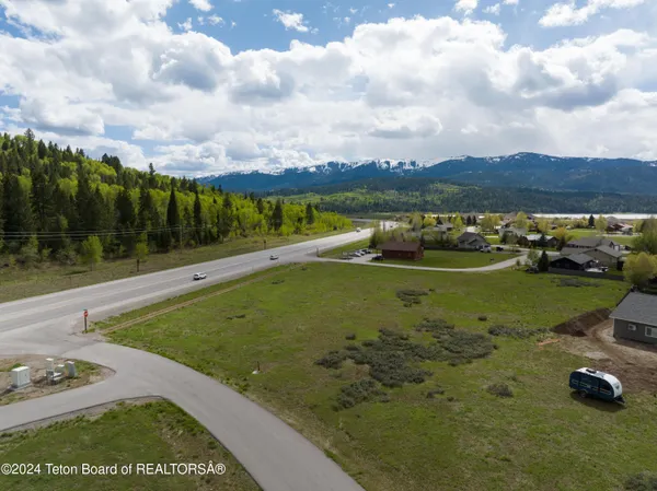 $999,900 | 362 Deer Lane, Alpine, WY 83128