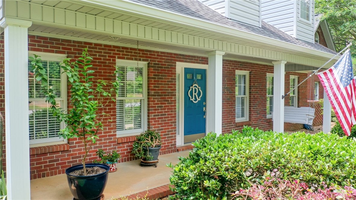 575 Deer Run Road Auburn, AL 36832 - Photo 34 of 42 Don't you love a covered front porch.