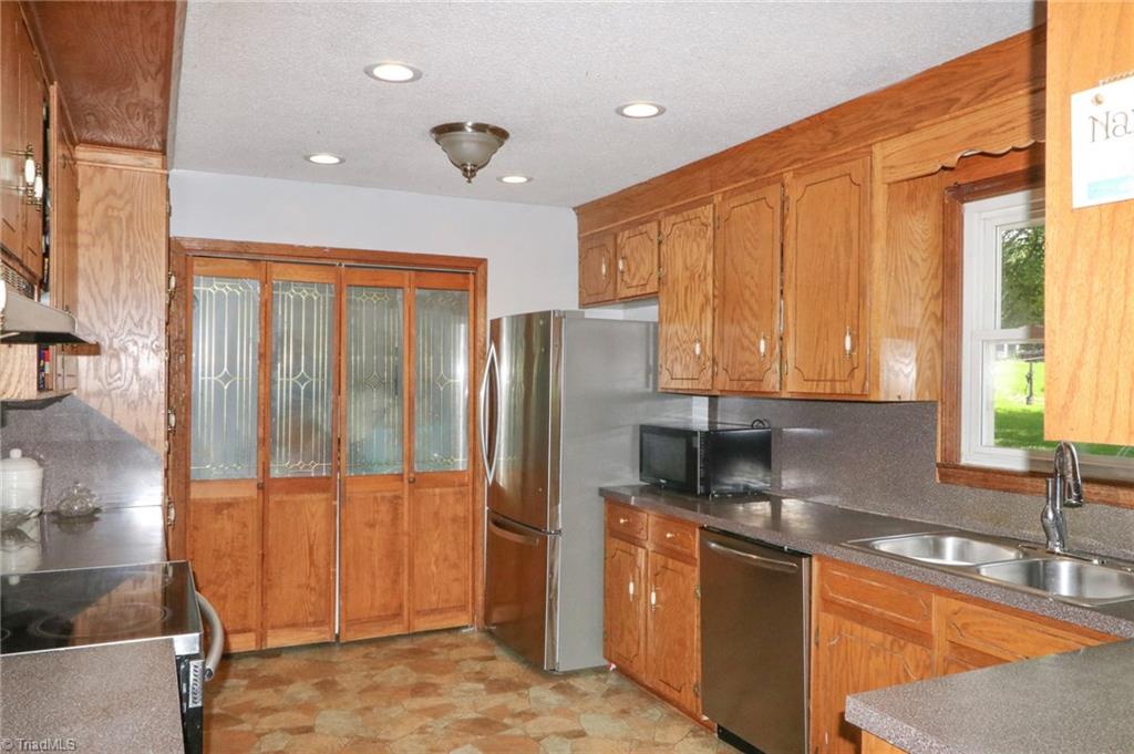 2809 Ralph Road Boonville, NC 27011 - Photo 7 of 27 Gallery Image 7