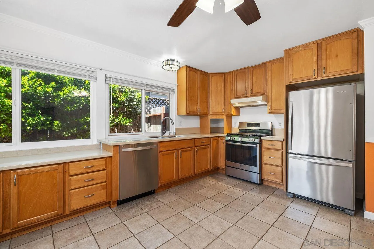 14215 Sutter Mill Way Poway, CA 92064 - Photo 7 of 38