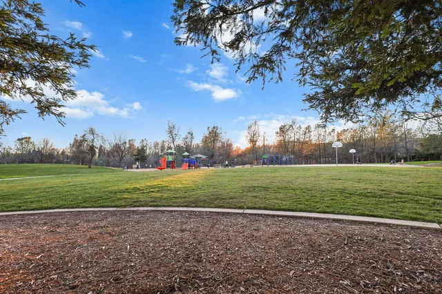 $825,000 | 2358 Cumberland Drive, Redding, CA 96001