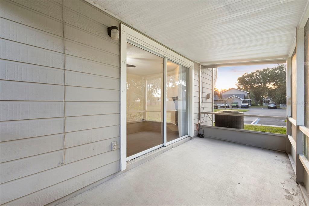 949 Tillery Way, Unit 101 Orlando, FL 32828 - Photo 29 of 38 a view of an empty room and window