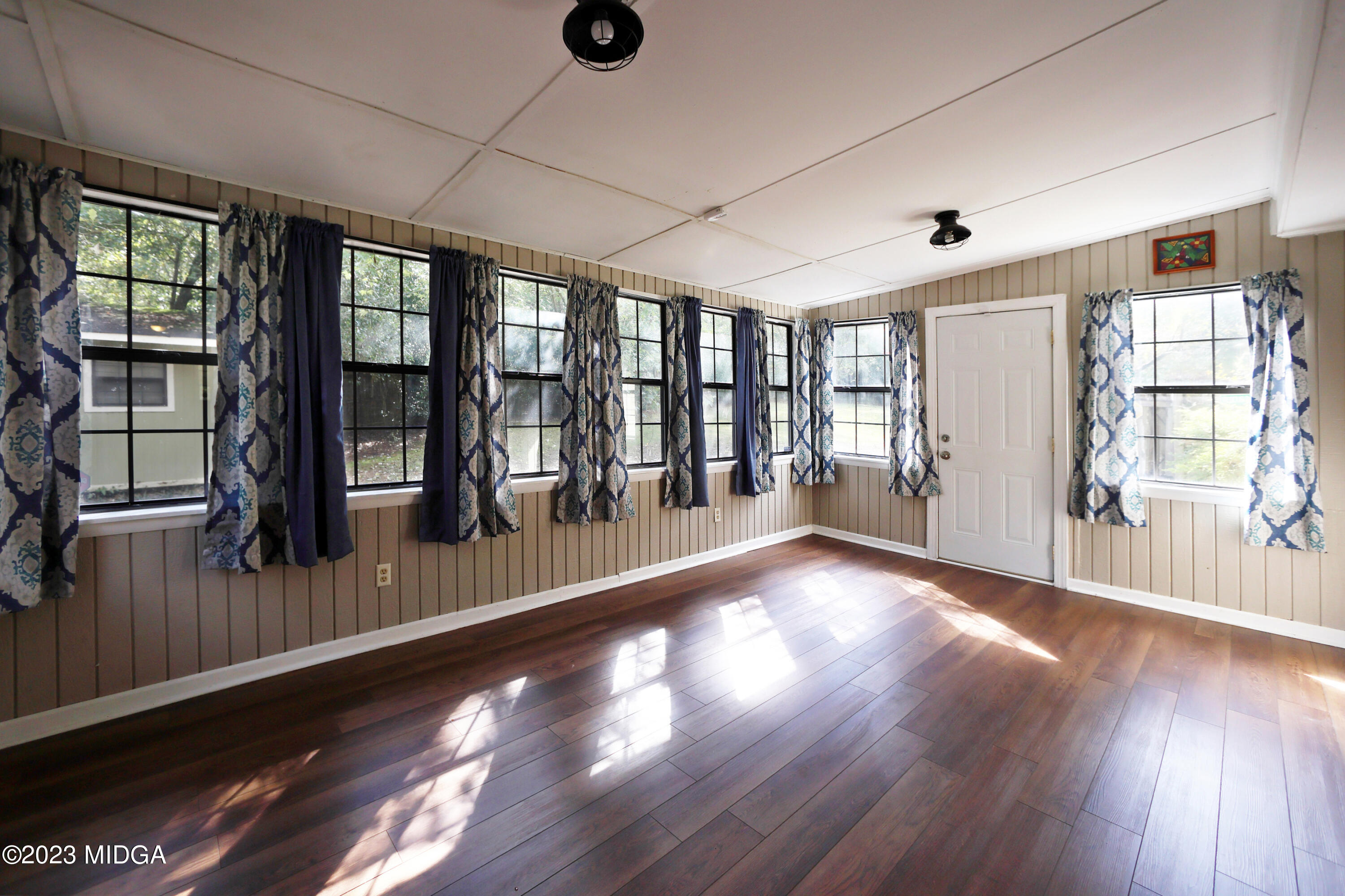 5740 Huddersfield Road Macon, GA 31210 - Photo 11 of 36 a view of gallery with wooden floor
