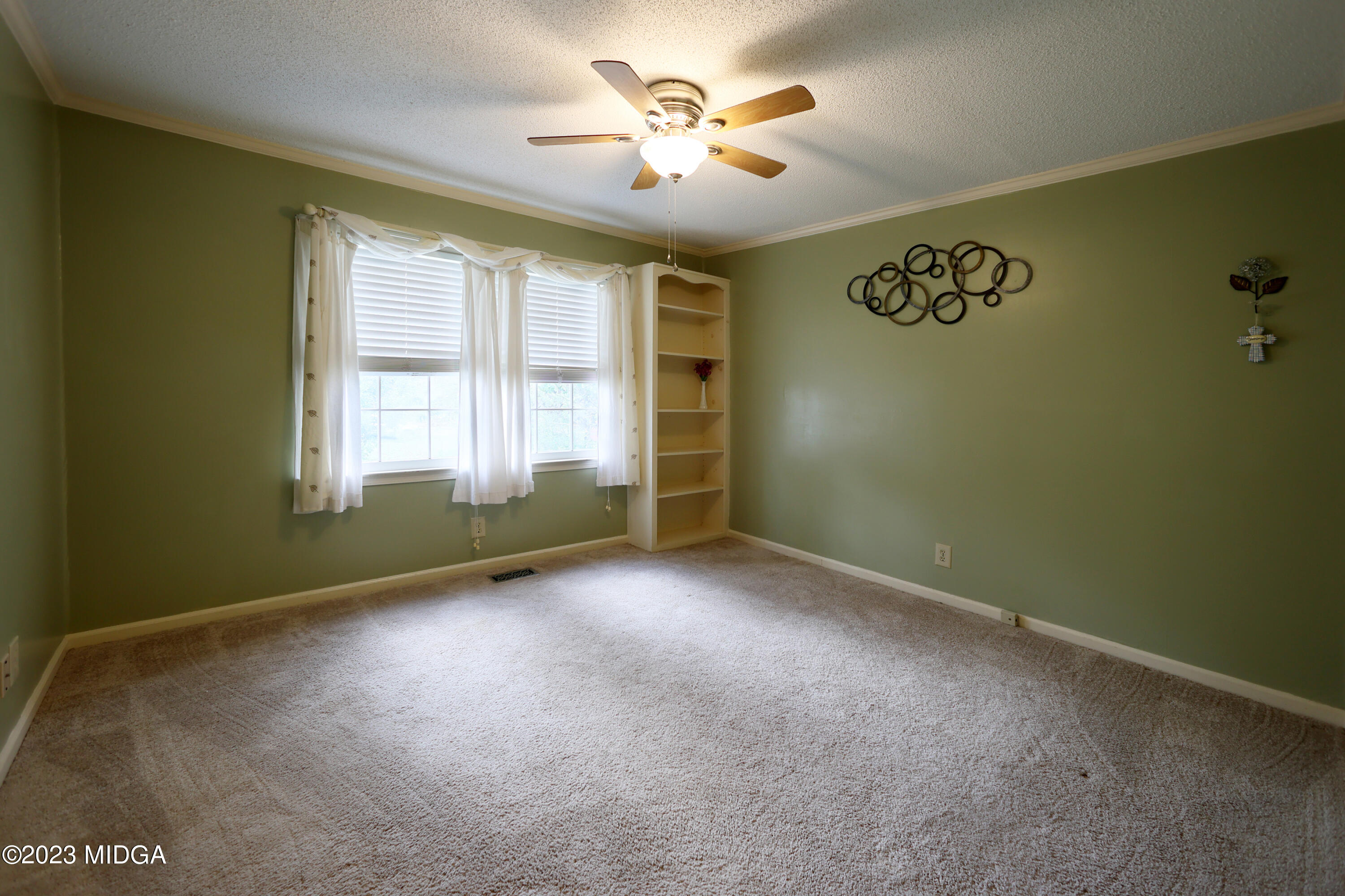 5740 Huddersfield Road Macon, GA 31210 - Photo 25 of 36 a view of an empty room with a window