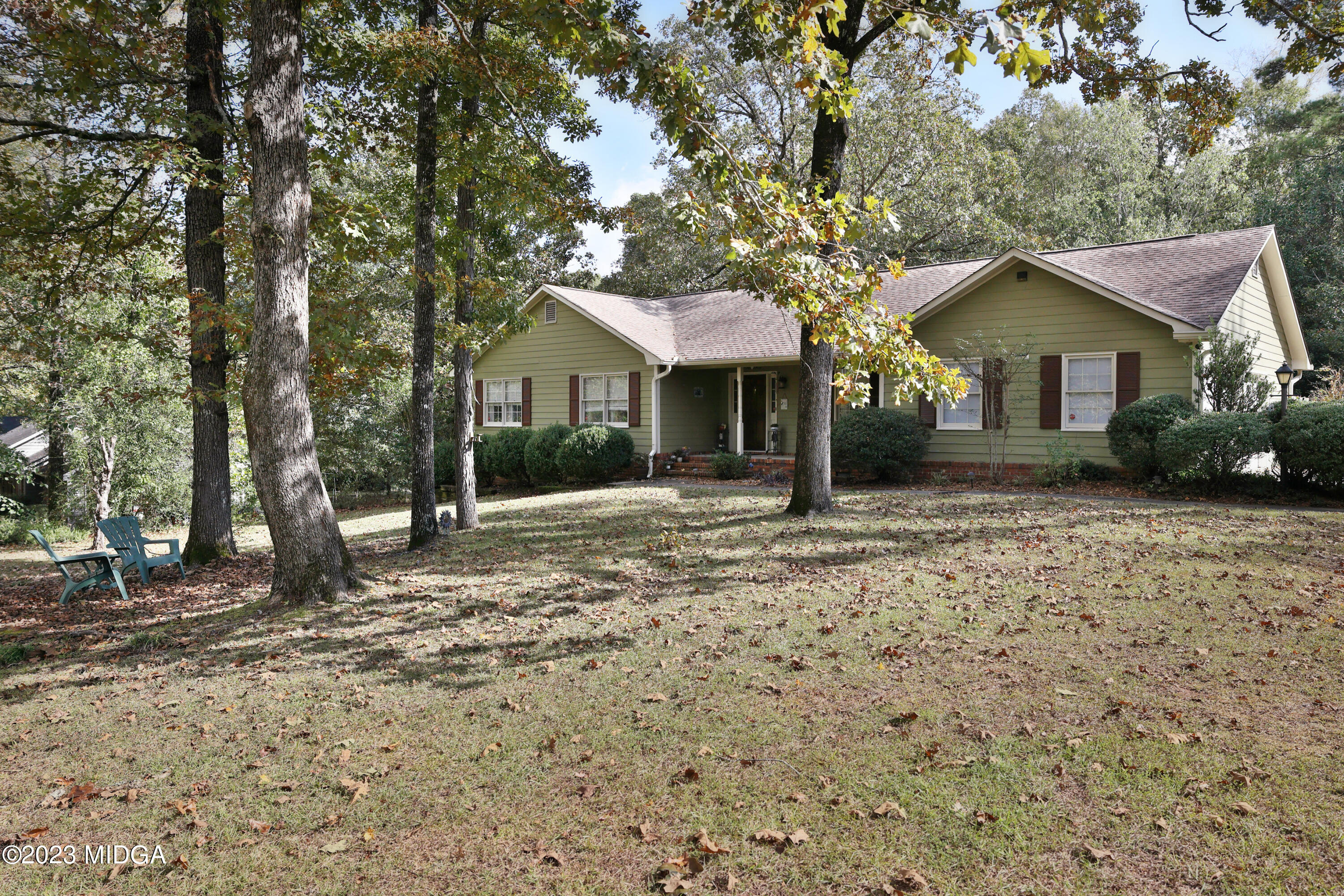 5740 Huddersfield Road Macon, GA 31210 - Photo 3 of 36 a front view of a house with a garden