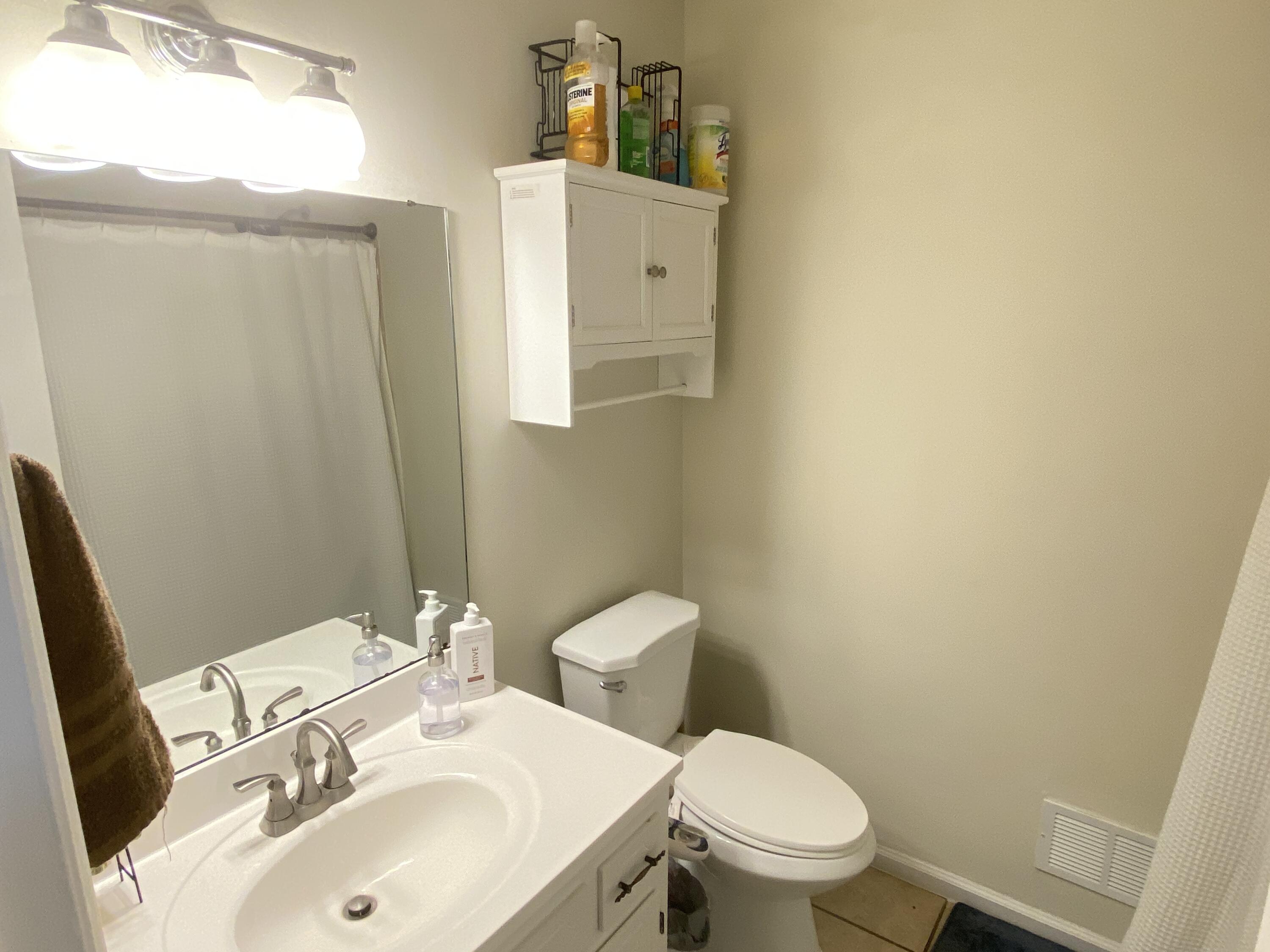 3326 Thread Needle Road West Augusta, GA 30907 - Photo 28 of 56 Full bathroom in hall upstairs