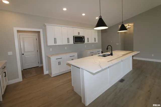 $489,900 | 1700 Rustic Oak Drive, Washington, IL 61571