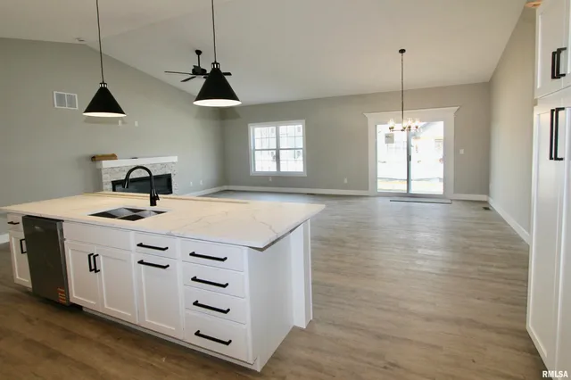 $489,900 | 1700 Rustic Oak Drive, Washington, IL 61571