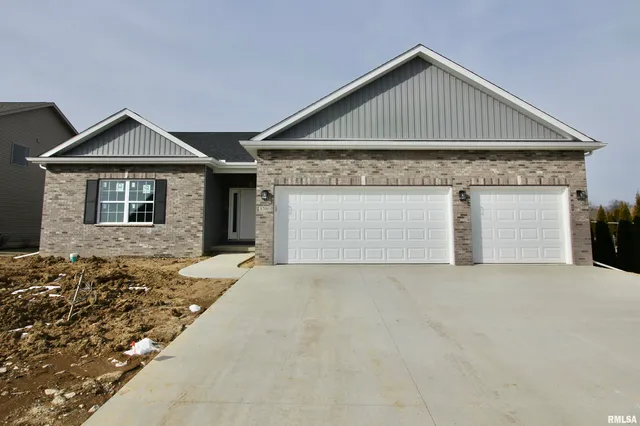 $489,900 | 1700 Rustic Oak Drive, Washington, IL 61571