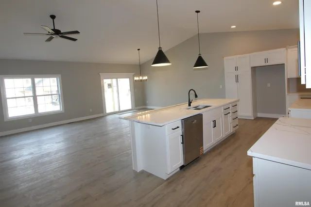 $489,900 | 1700 Rustic Oak Drive, Washington, IL 61571