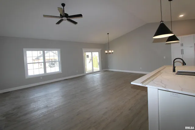 $489,900 | 1700 Rustic Oak Drive, Washington, IL 61571