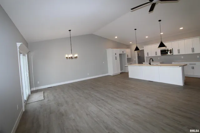 $489,900 | 1700 Rustic Oak Drive, Washington, IL 61571