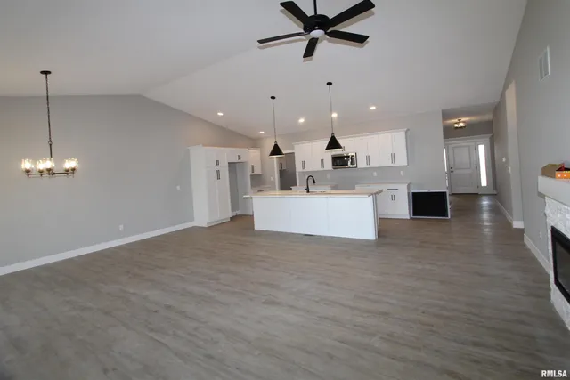 $489,900 | 1700 Rustic Oak Drive, Washington, IL 61571