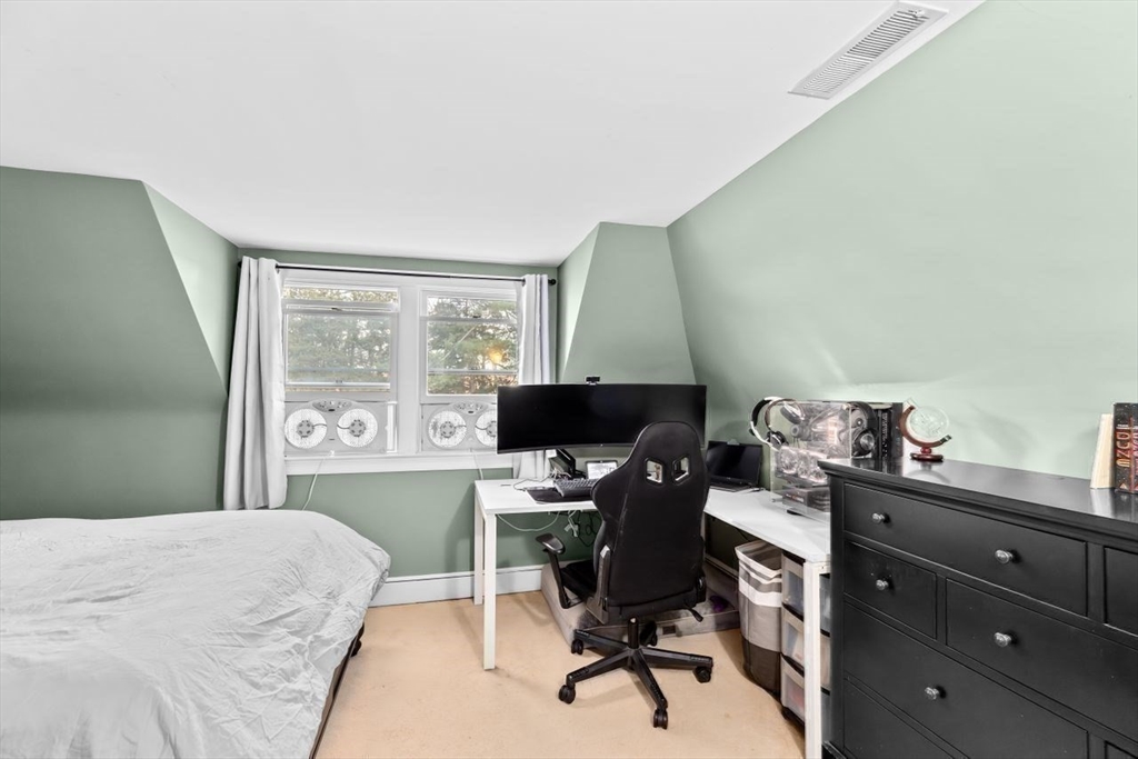 26 Mordecai Lincoln Road Scituate, MA 02066 - Photo 30 of 36 a bedroom with a workspace