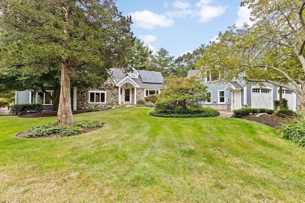 26 Mordecai Lincoln Road Scituate, MA 02066 - Photo 3 of 36 a front view of a house with a garden