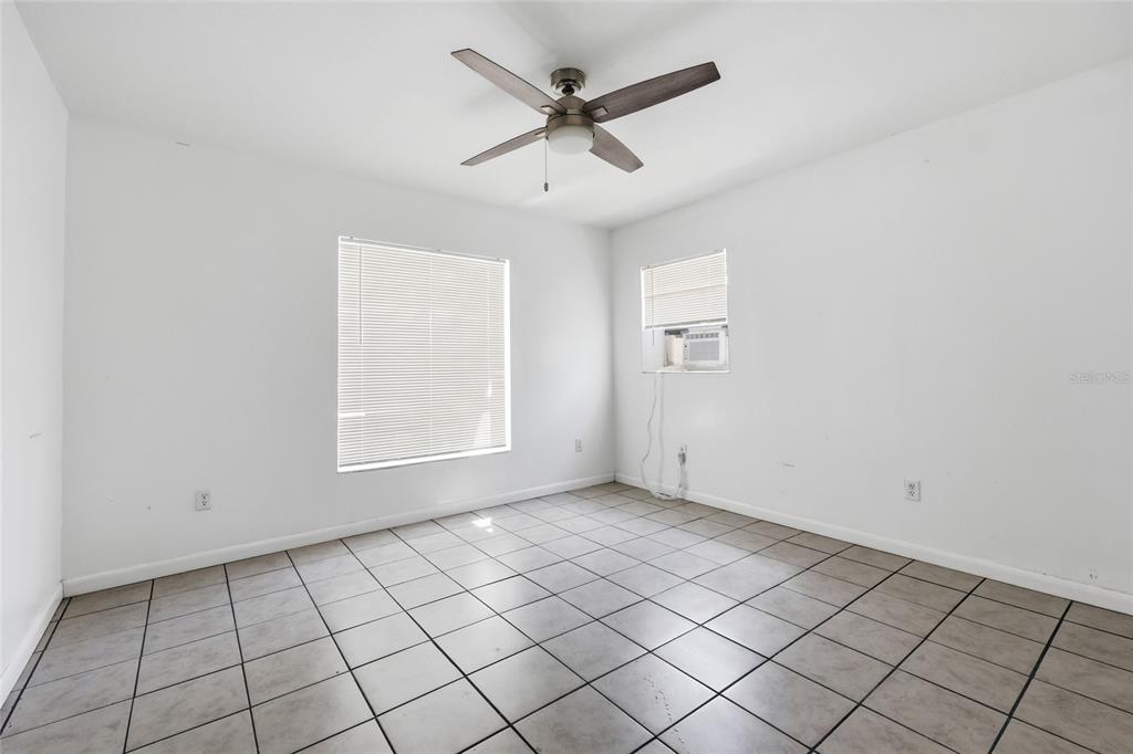 401 Southeast Falcon Road Branford, FL 32008 - Photo 50 of 76 an empty room with windows and ceiling fan