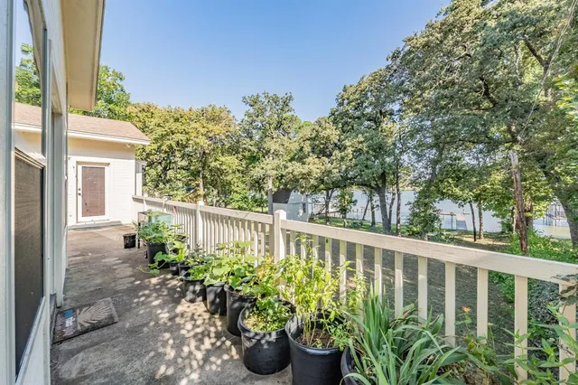 a view of a yard with an trees
