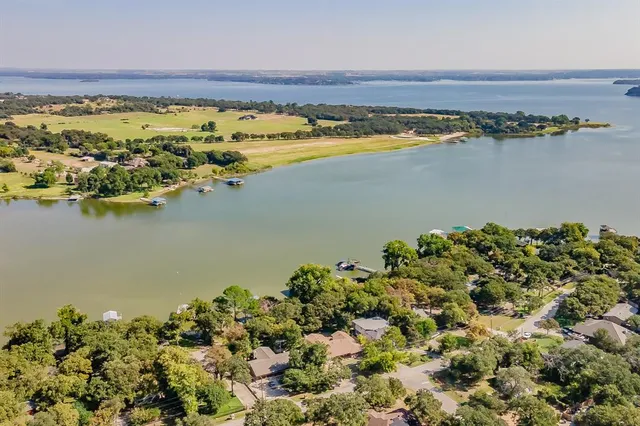 $795,000 | 300 Shoreline Drive, Azle, TX 76020