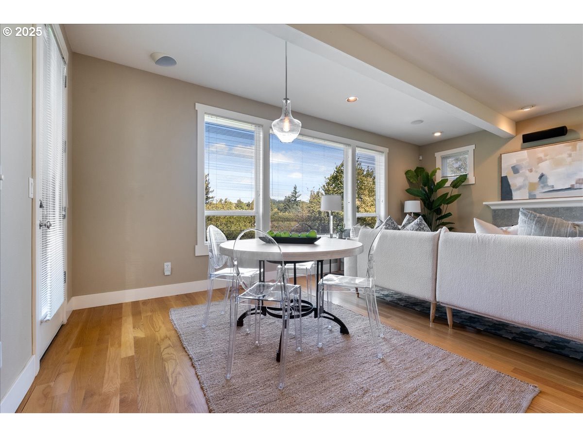 5033 Southwest Texas Street Portland, OR 97219 - Photo 10 of 42