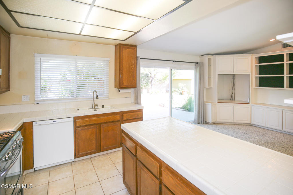 458 Mark Drive Simi Valley, CA 93065 - Photo 15 of 36