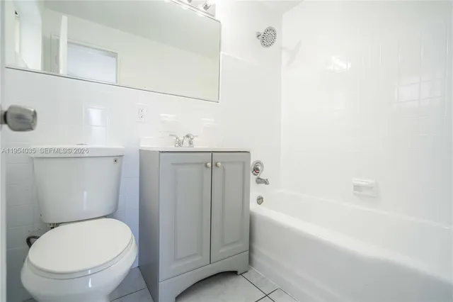 $2,700 | 8340 Byron Avenue, Unit 12, Miami Beach, FL 33141