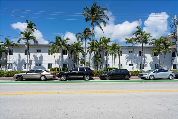 $2,450 | 8340 Byron Avenue, Unit 12, Miami Beach, FL 33141
