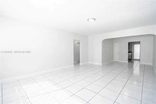 $2,450 | 8340 Byron Avenue, Unit 12, Miami Beach, FL 33141