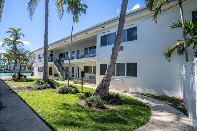 $2,700 | 8340 Byron Avenue, Unit 12, Miami Beach, FL 33141