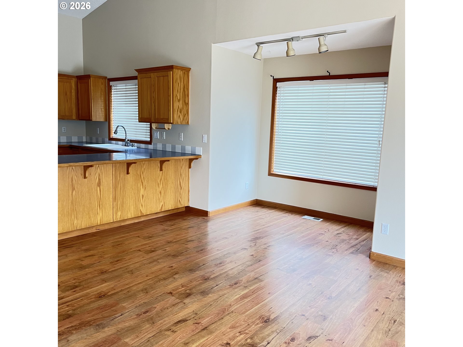 51672 Southeast 3rd Street Scappoose, OR 97056 - Photo 12 of 34 Kitchen/Nook