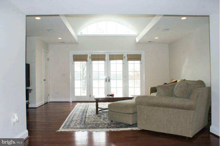 203 Likes Road Edgewater, MD 21037 - Photo 14 of 30 Family Room