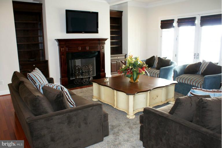 203 Likes Road Edgewater, MD 21037 - Photo 23 of 30 Living Room