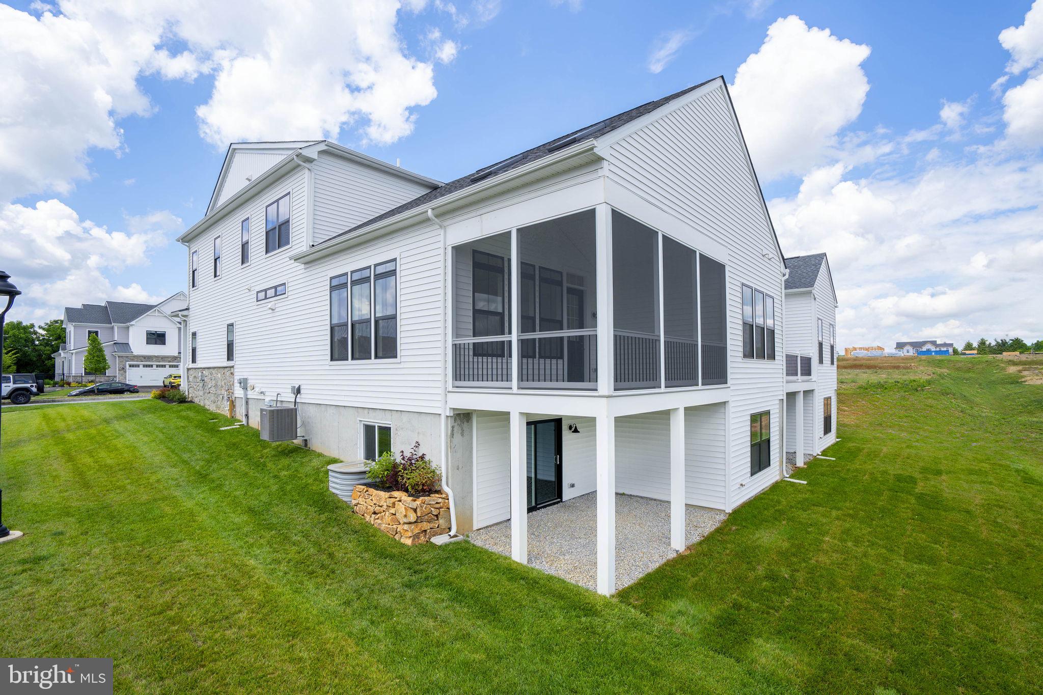 Exterior/Walk Out Basement/Screened Porch