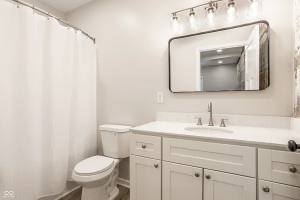 $2,000 | 108 West Main Street, Unit B, Thorntown, IN 46071