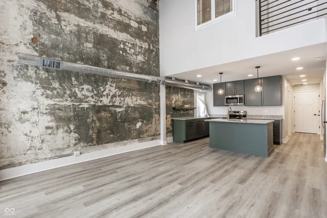 $2,000 | 108 West Main Street, Unit B, Thorntown, IN 46071