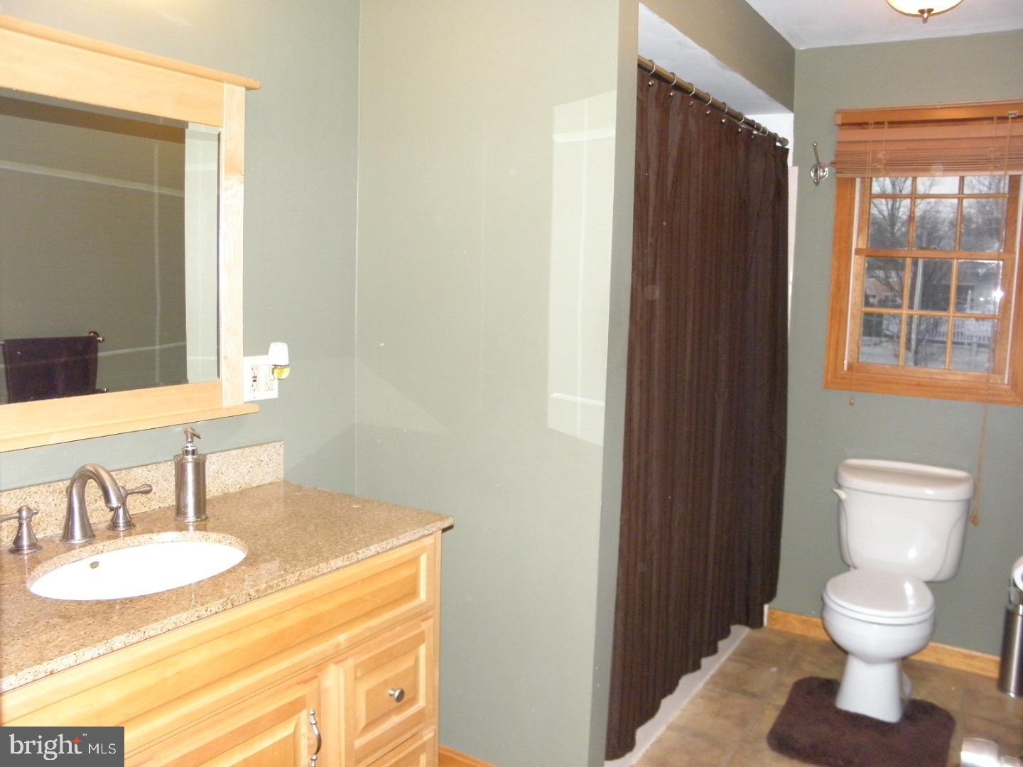 36 Linden Road Burlington, NJ 08016 - Photo 12 of 25 Bathroom